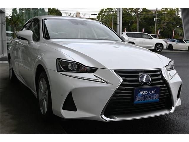 TOYOTA LEXUS IS300H 2019 Image 31