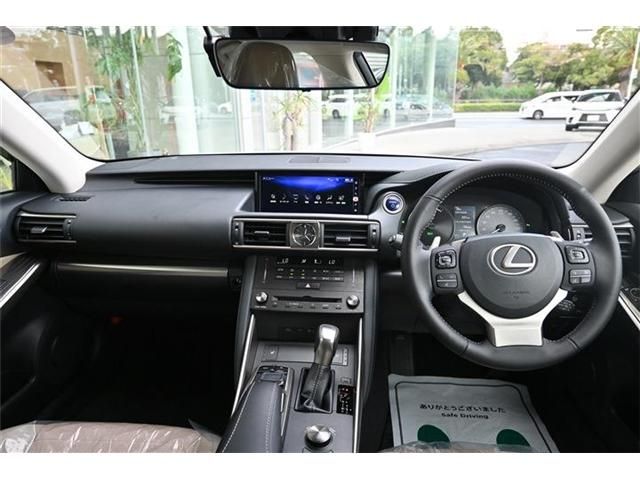 TOYOTA LEXUS IS300H 2019 Image 31