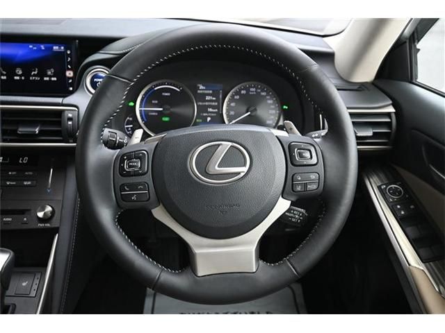TOYOTA LEXUS IS300H 2019 Image 31