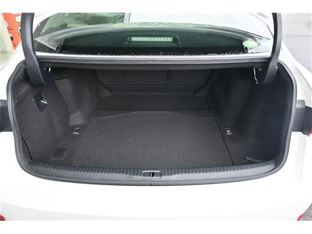 TOYOTA LEXUS IS300H 2019 Image 31