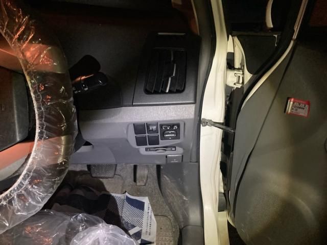 TOYOTA PRIUS 2010 Image 31