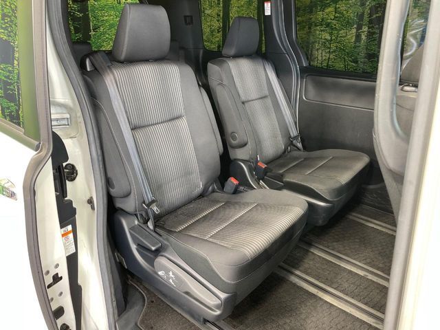 TOYOTA VOXY 2019 Image 31