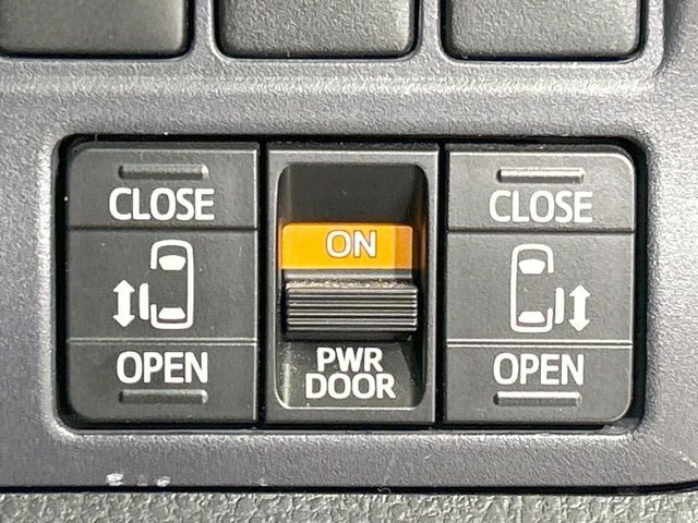 TOYOTA VOXY 2014 Image 31