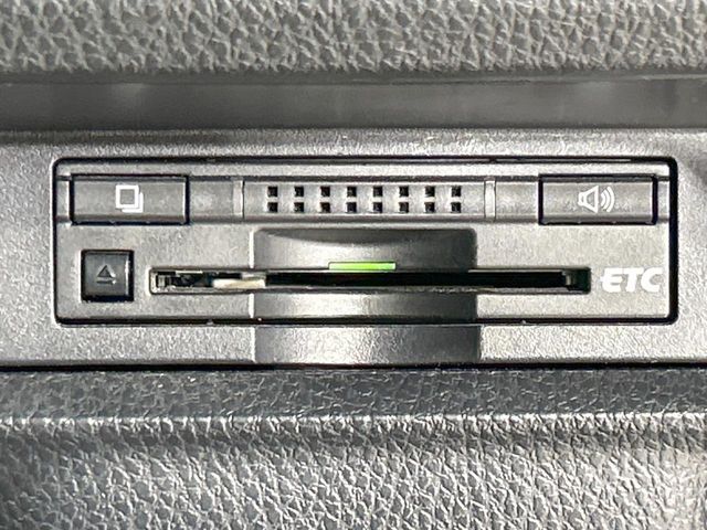 TOYOTA VOXY 2014 Image 31