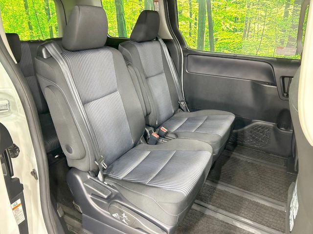 TOYOTA VOXY 2014 Image 31