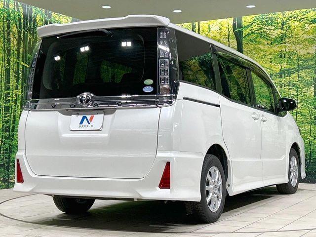 TOYOTA VOXY 2014 Image 31