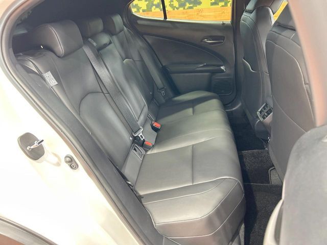 TOYOTA LEXUS UX200 2020 Image 31