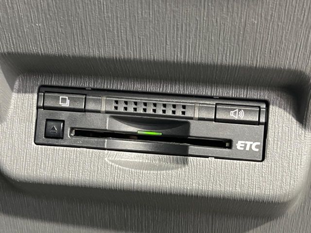 TOYOTA PRIUS ALPHA 2011 Image 31