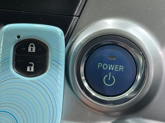 TOYOTA PRIUS ALPHA 2011 Image 31