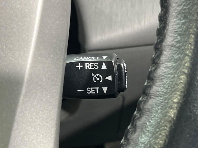 TOYOTA PRIUS ALPHA 2011 Image 31