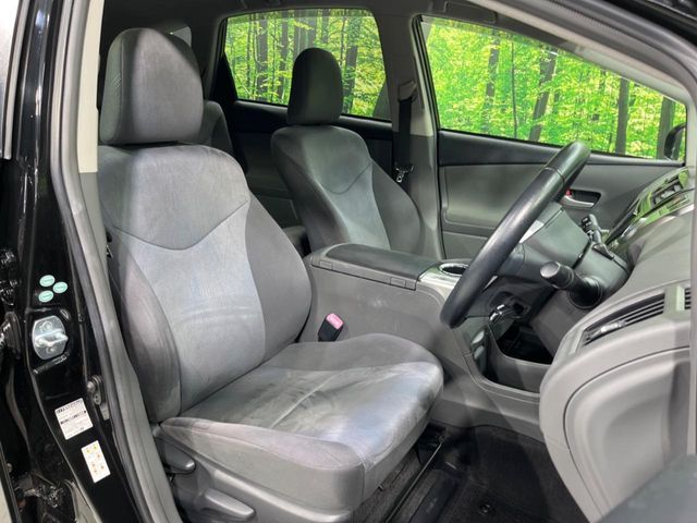 TOYOTA PRIUS ALPHA 2011 Image 31