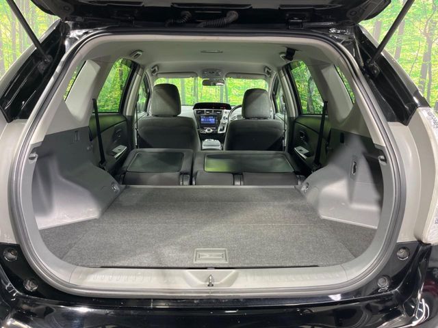 TOYOTA PRIUS ALPHA 2011 Image 31