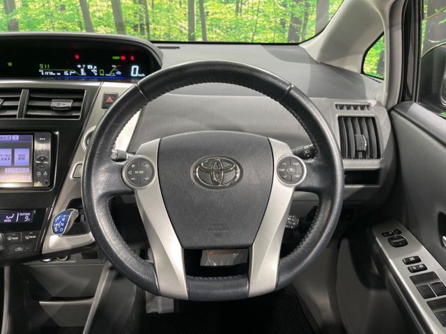 TOYOTA PRIUS ALPHA 2011 Image 31