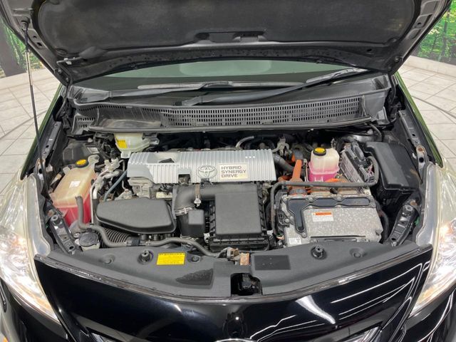 TOYOTA PRIUS ALPHA 2011 Image 31