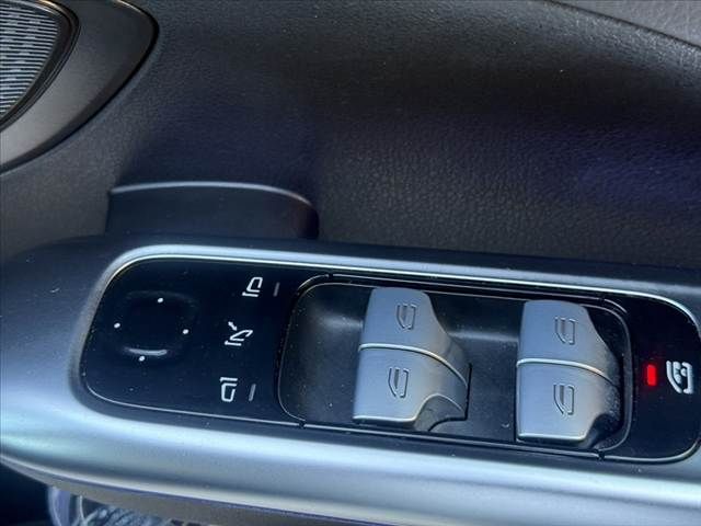 MERCEDES BENZ C CLAS 2022 Image 31