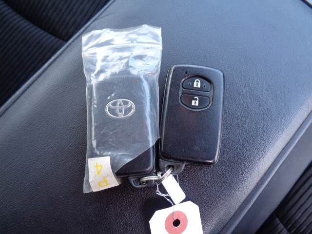 TOYOTA PRIUS ALPHA 2015 Image 31