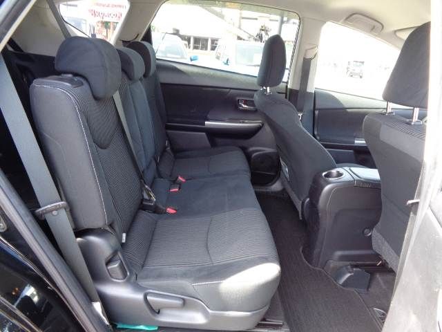 TOYOTA PRIUS ALPHA 2015 Image 31