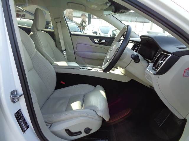 VOLVO V60 2018 Image 31