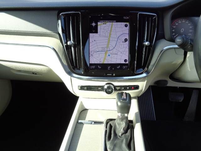 VOLVO V60 2018 Image 31