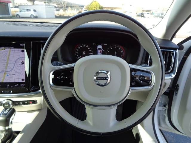 VOLVO V60 2018 Image 31