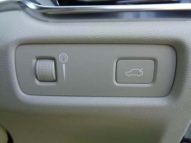 VOLVO V60 2018 Image 31