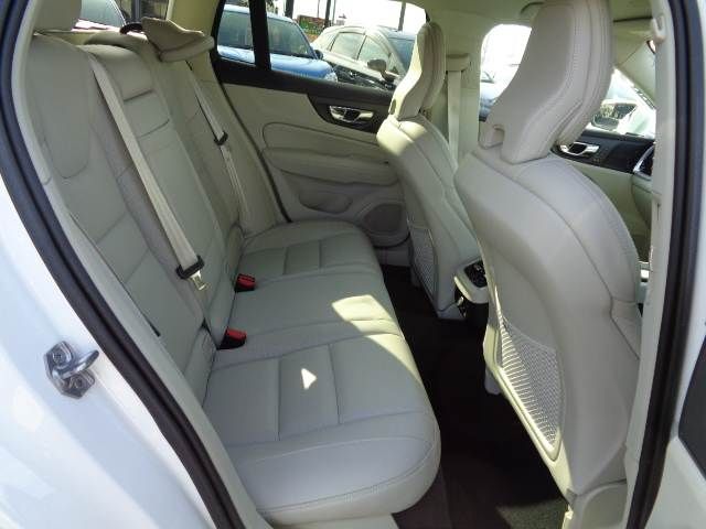 VOLVO V60 2018 Image 31