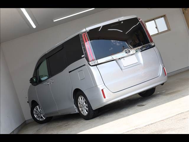 TOYOTA NOAH 2017 Image 31