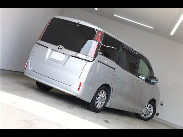 TOYOTA NOAH 2017 Image 31