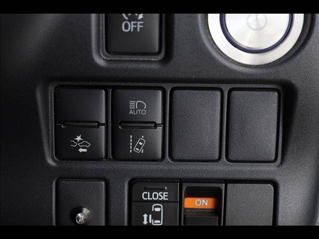 TOYOTA NOAH 2017 Image 31