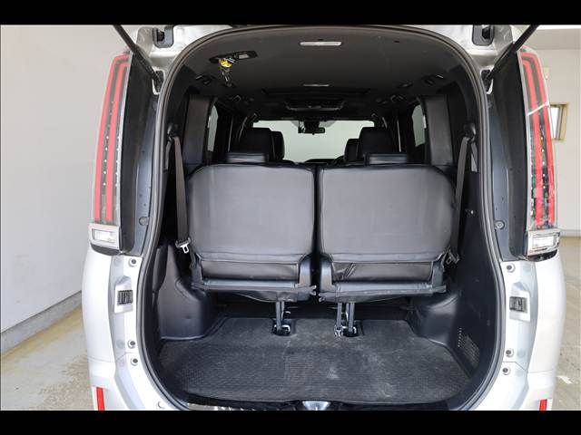 TOYOTA NOAH 2017 Image 31