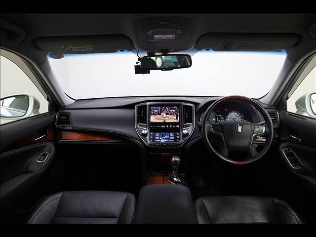 TOYOTA CROWN MAJESTA HYBRID 2013 Image 31