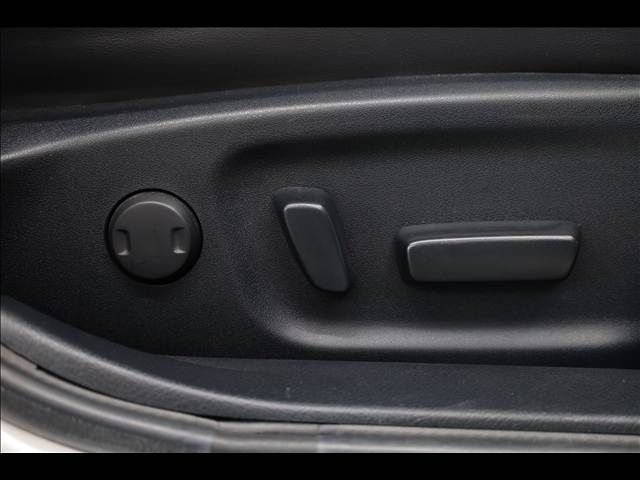 TOYOTA CROWN MAJESTA HYBRID 2013 Image 31