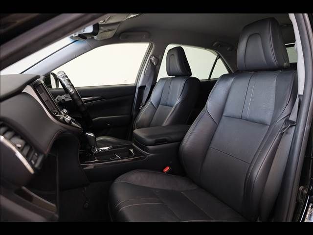 TOYOTA CROWN SEDAN HYBRID 2015 Image 31