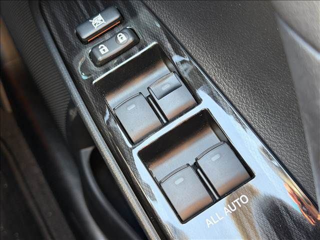 TOYOTA MARK X 2010 Image 31