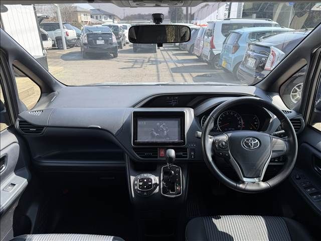 TOYOTA VOXY 2015 Image 31
