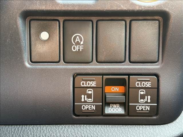 TOYOTA VOXY 2015 Image 31