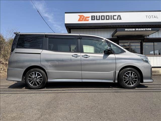 TOYOTA VOXY 2015 Image 31