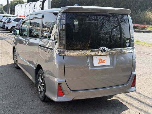 TOYOTA VOXY 2015 Image 31