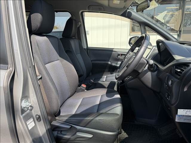 TOYOTA VOXY 2015 Image 31