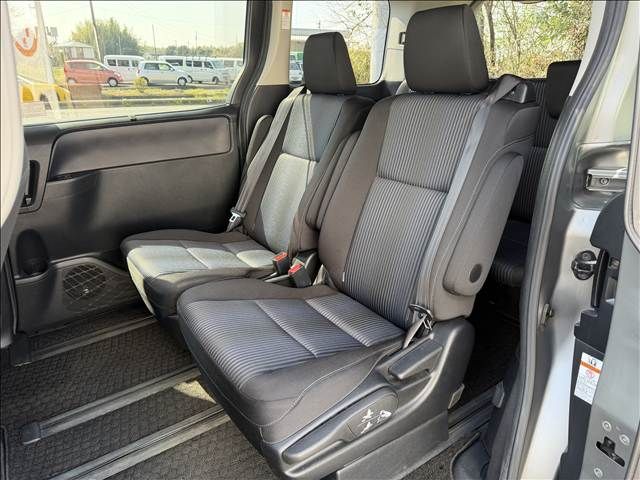 TOYOTA VOXY 2015 Image 31