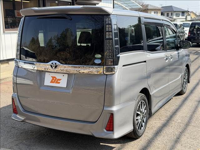 TOYOTA VOXY 2015 Image 31