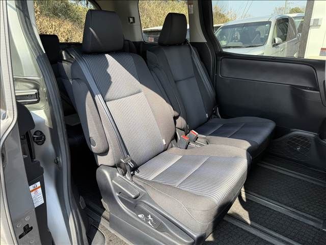 TOYOTA VOXY 2015 Image 31