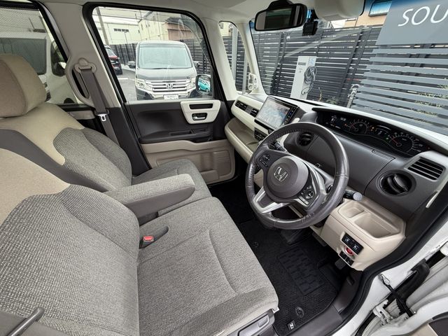 HONDA N BOX 2017 Image 31