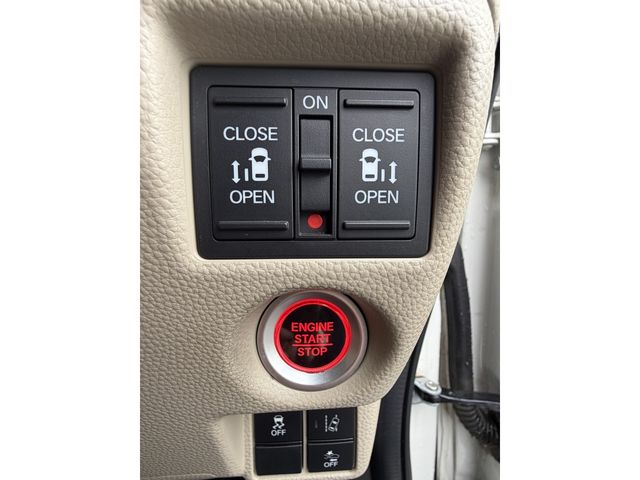 HONDA N BOX 2017 Image 31