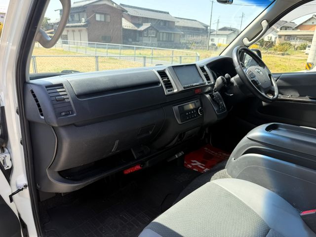 TOYOTA HIACE VAN 4WD 2015 Image 31