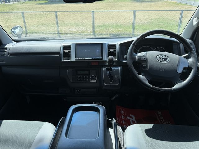 TOYOTA HIACE VAN 4WD 2015 Image 31