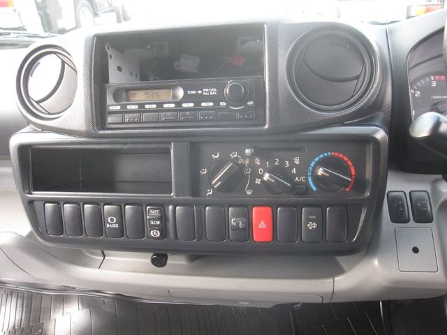 HINO DUTRO 2014 Image 31