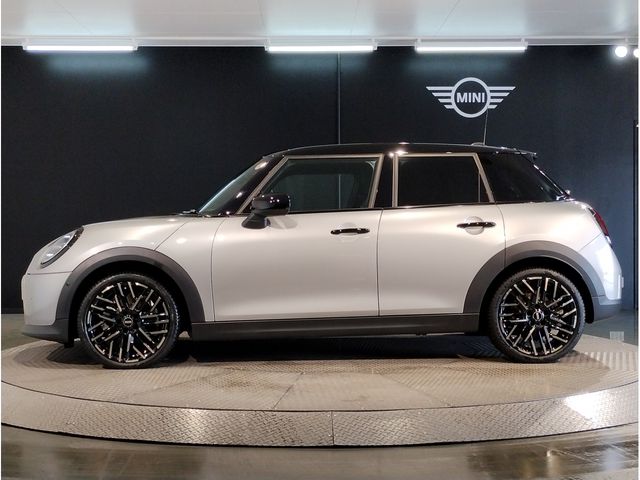 BMW MINI COOPER 5DOOR 2025 Image 31