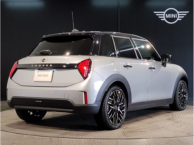 BMW MINI COOPER 5DOOR 2025 Image 31