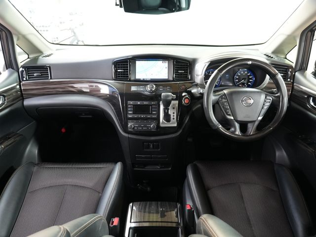 NISSAN ELGRAND 2014 Image 31